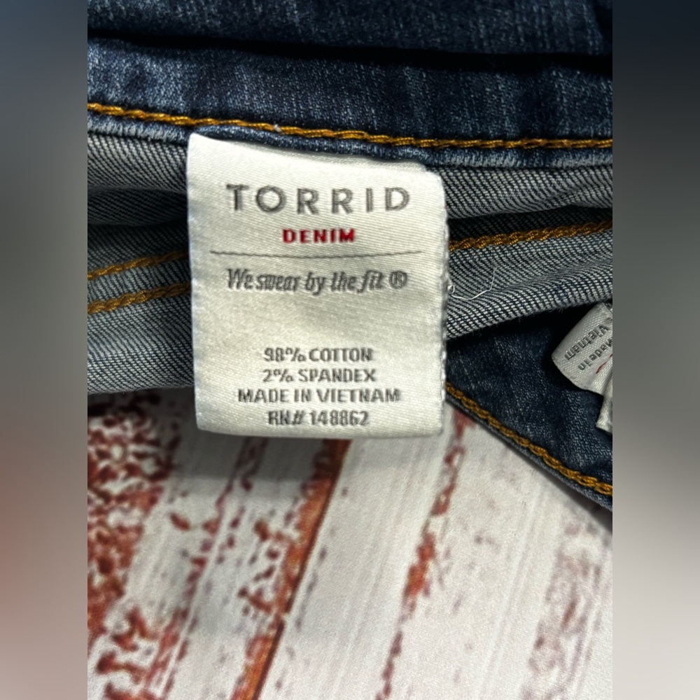 Women’s Torrid Denim Shorts - Picture 7 of 7
